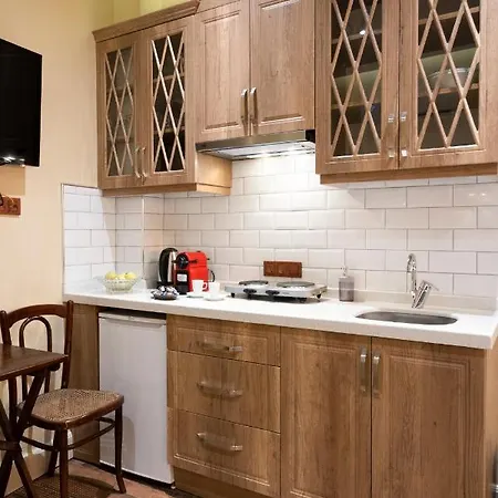 Level Suites - 103