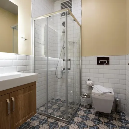 Level Suites - 103 Apartman *