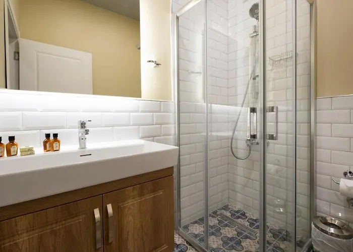 Level Suites - 103 *